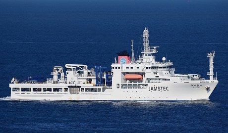 1024px-JAMSTEC_research_vessel_KAIMEI.jpg