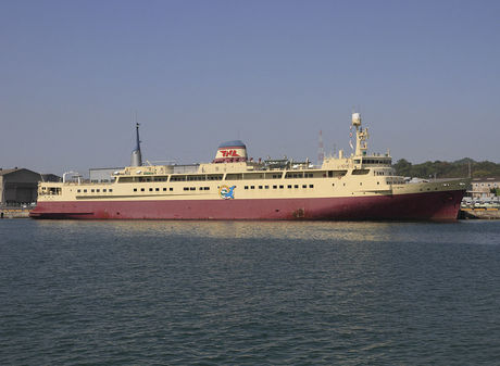 1024px-Yōtei_Maru_at_niihama_east_port.jpg