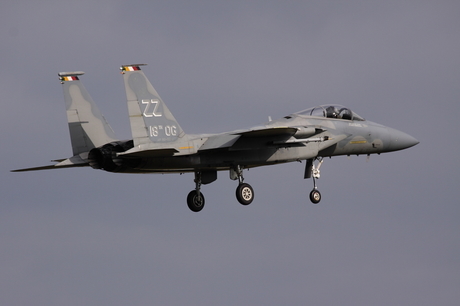 F-15C_Eagle_landing_at_Kadena_AB_RW05R.jpg