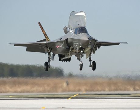 First_vertical_landing_of_an_F-35B_Lightning_II_March_18,_2010_100318-D-DG182-075.jpg