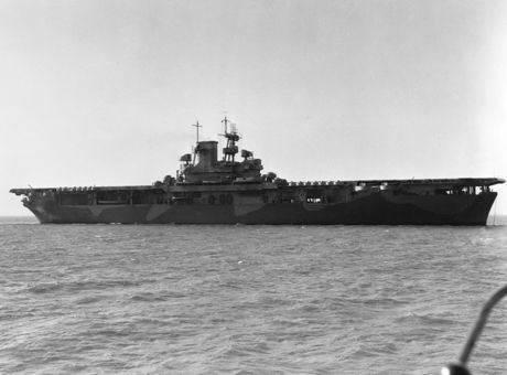 USS_Wasp_(CV-7)_off_the_Norfolk_Navy_Yard_1942.jpg